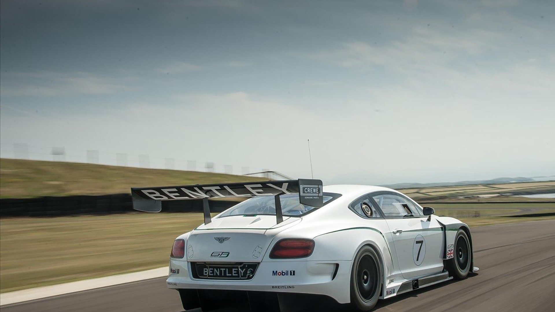 AYX SPORTS-国足防守体系优化，防守失误率大幅下降，中国足球防守