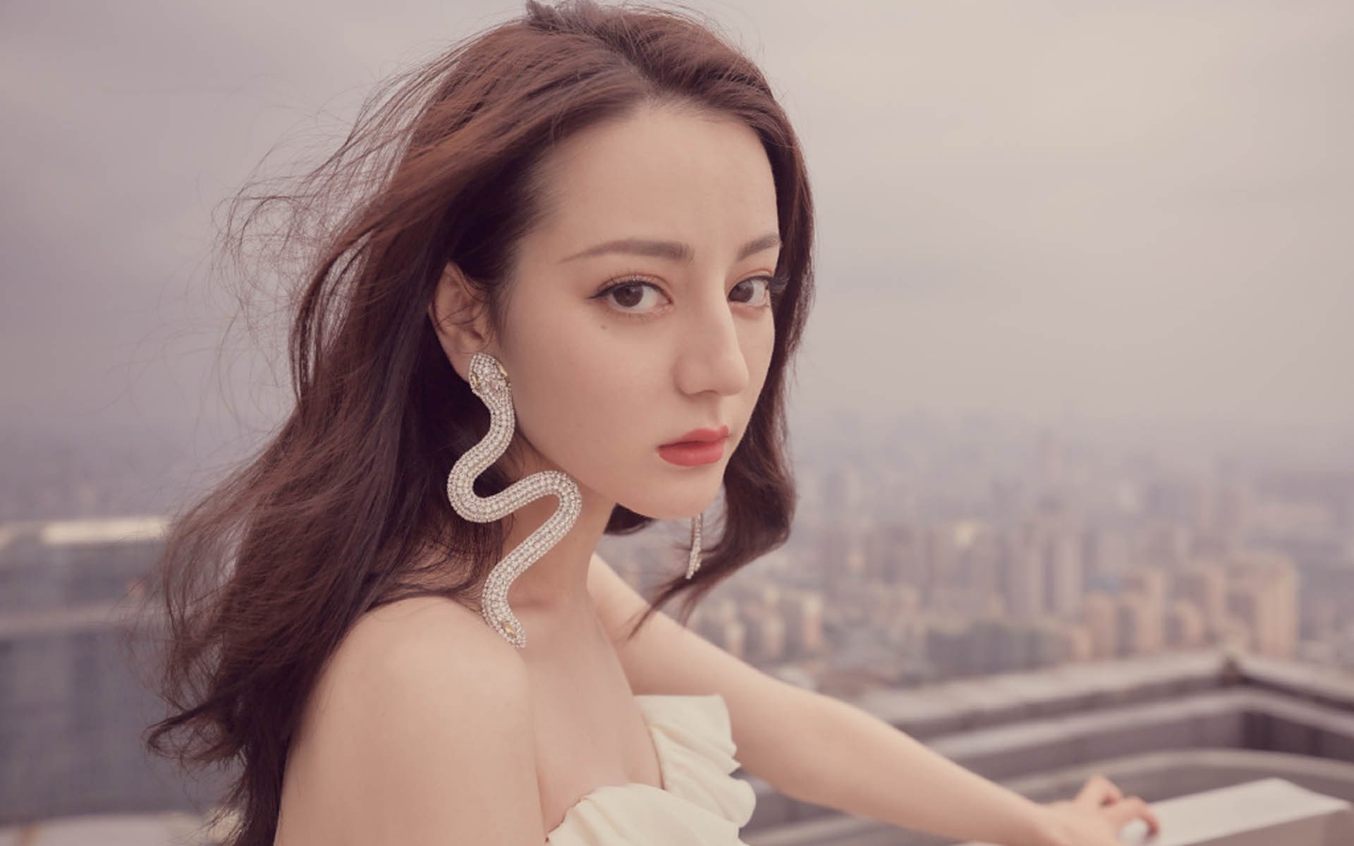 爱游戏平台-女足比赛中，中国队员朱某表现出色，足球运动员女中国