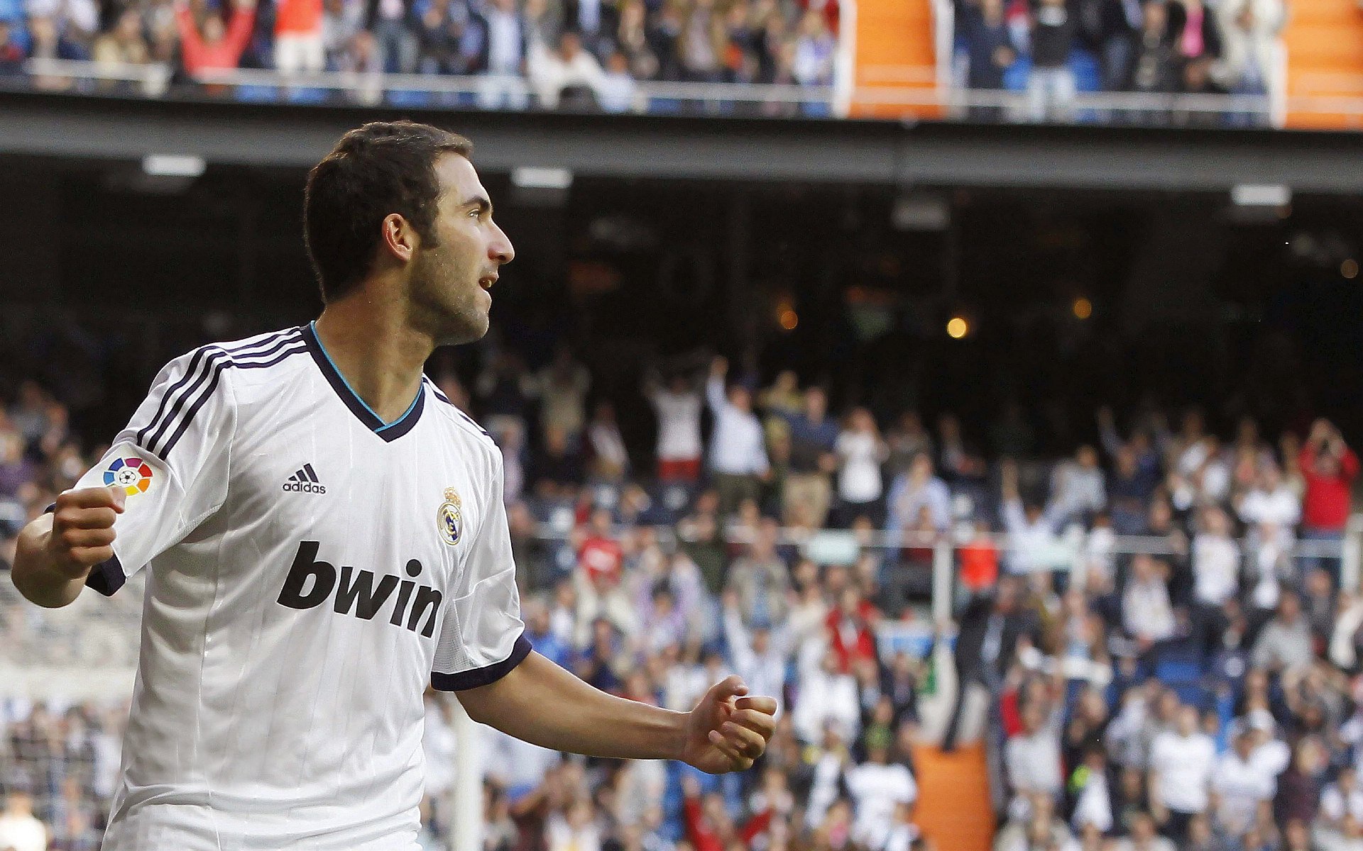 格拉纳达豪取三分，重返争冠集团，格拉纳达视频