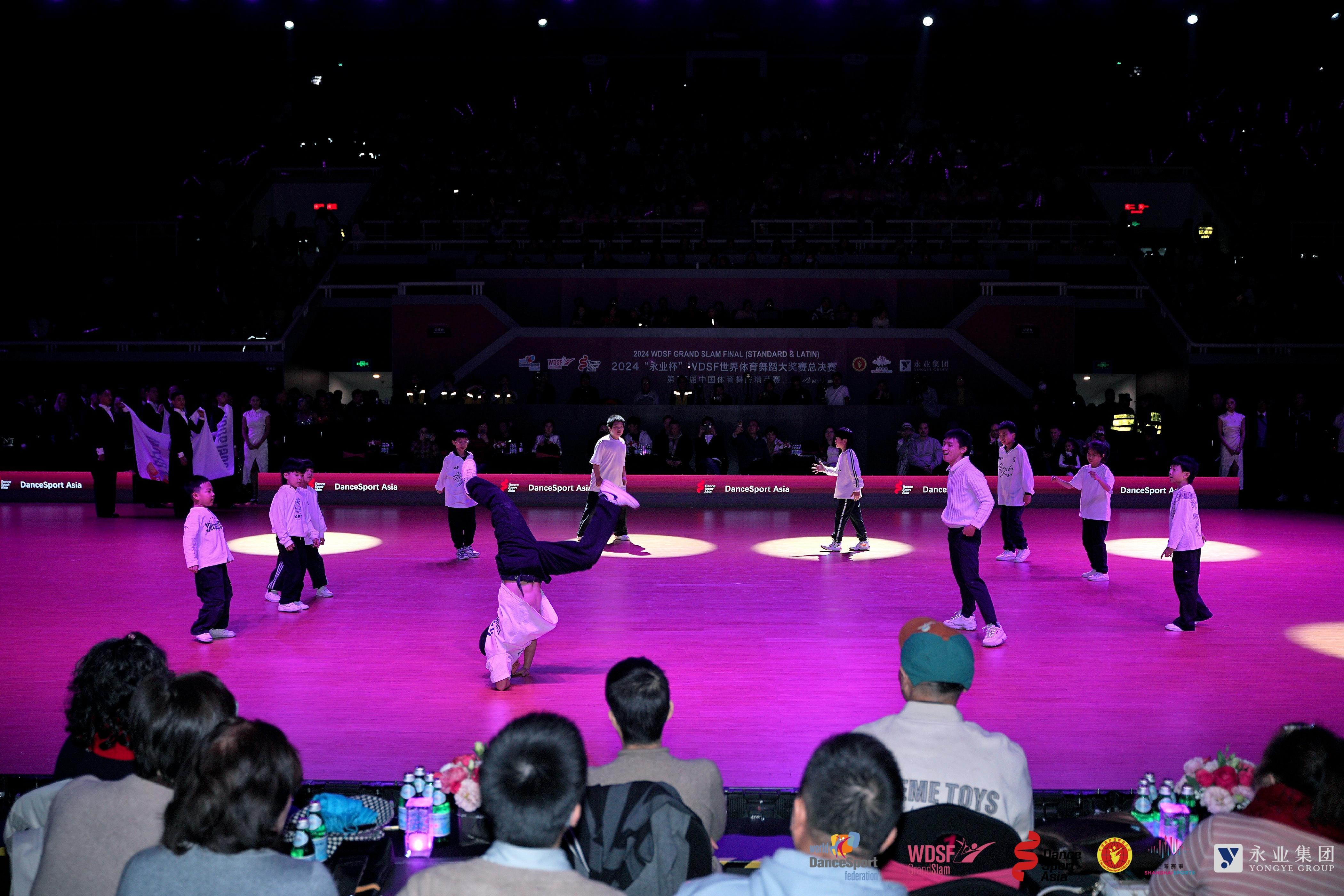 关于爱游戏:体育赛事的气氛营造，如何吸引更多观众？的信息