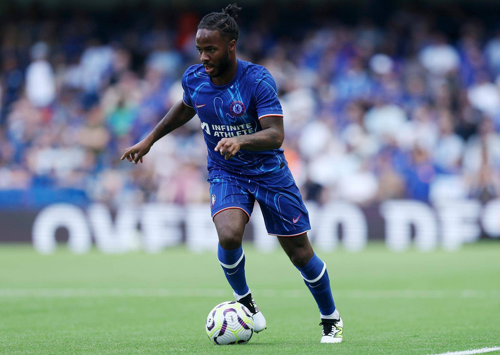 包含爱游戏:足球转会风云：谁将成为下一个天价球员？的词条