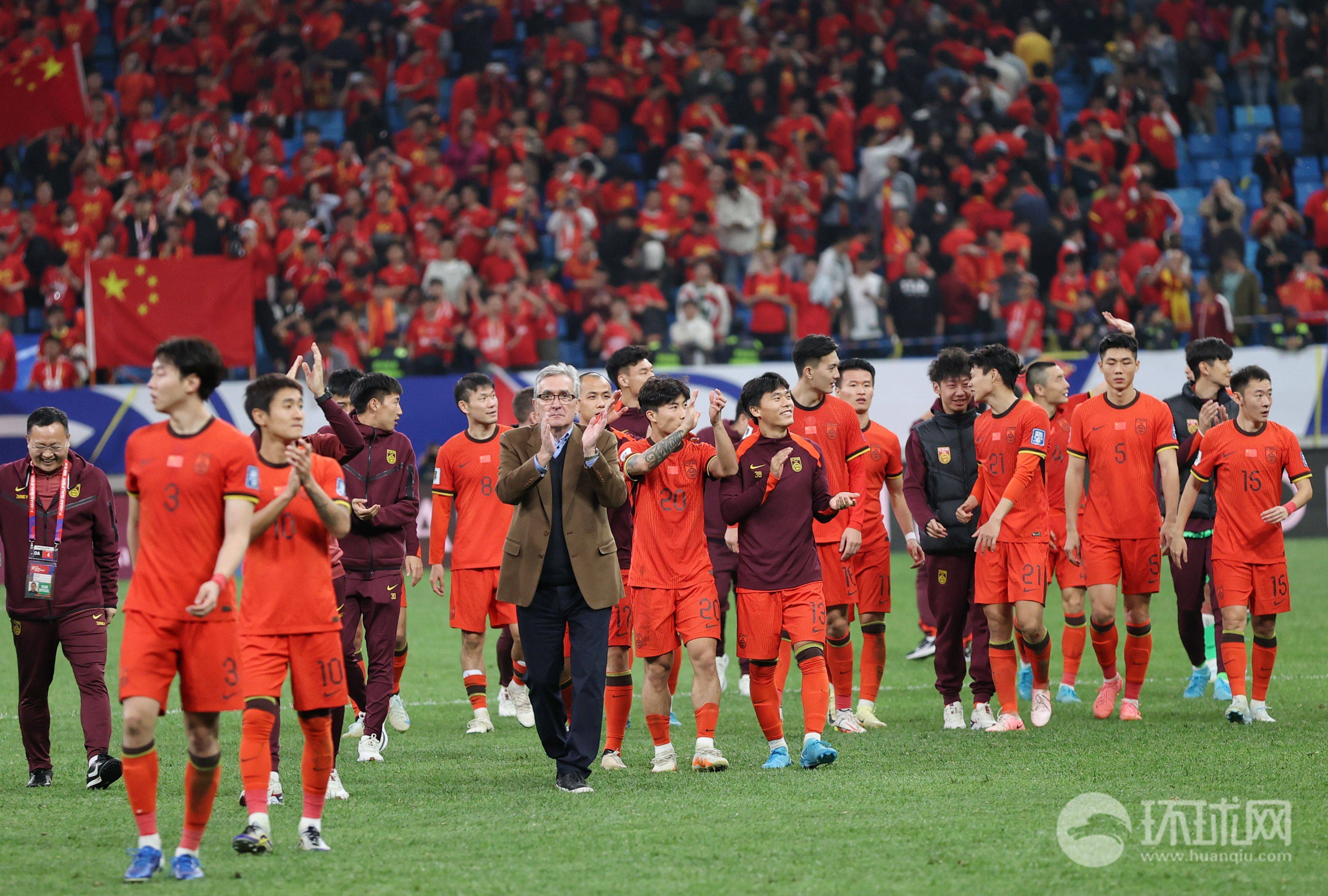 爱游戏APP:中国男足国家队最新阵容战术分析：4-4-2阵型能否奏效？的简单介绍